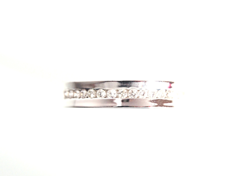 レディース 婚約指輪や結婚指輪としても人気のフルエタニティダイヤモンドリング