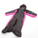 手足を自在に動かせる！アウトドアの新時代。「人型寝袋」