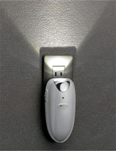 停電を感知して自動点灯するサーチライト　ツインバード 停電センサーLEDサーチライト LS-8554W