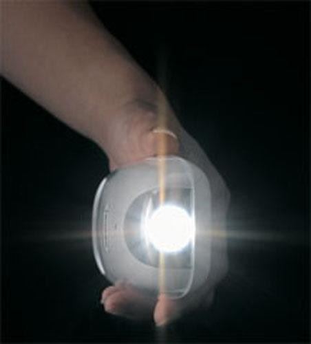 停電を感知して自動点灯するサーチライト　ツインバード 停電センサーLEDサーチライト LS-8554W