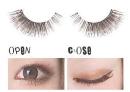 カリスマモデル「AMO」「AYAMO」とタイアップした 「EYEMAZING　AMOYAMOシリーズ」 【肌になじむウォーミーブラウン】AYAMOプロデュースEYEMAZNG NO.818