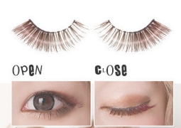 カリスマモデル「AMO」「AYAMO」とタイアップした 「EYEMAZING　AMOYAMOシリーズ」 【目尻のレッドで印象的に】AYAMOプロデュースEYEMAZNG NO.820